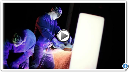 Live Ice Carving Show - Ice Bulb